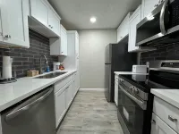 Glenmeadow Retreat 2BR Sleeps 6!