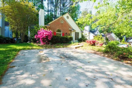 3-bedroom house in welcoming Cary with WiFi, AC. Enjoy your stay