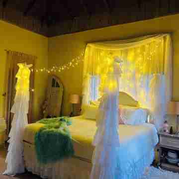 Charming 3-bedroom house with AC and WiFi in Negril Rooms