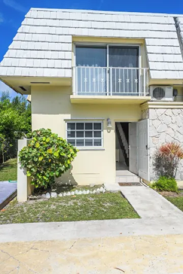 Vacation Lovers Blue Water Paradise: 2-bedroom condo with AC, WiFi in Freeport