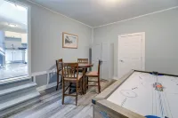 New Bern Abode w/ Yard ~ 2 Mi to Neuse River - Pet-friendly