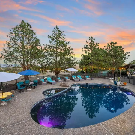 Private Pool & Large Deck: Modern Cotati Villa!