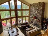Splendid and Comfortable Retreat in Meadows Valley. Views of Brundage Mountain.