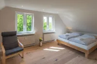 Vogelkoje Living in nature, vacation apartment with terrace and beach chair