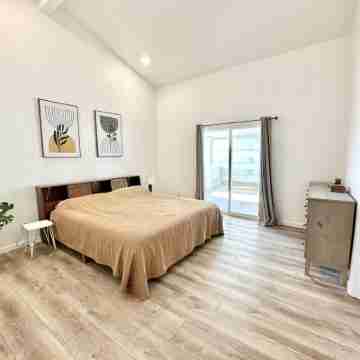 La Quinta Cove home - newly renovated, high ceilings, family and pet friendly Rooms