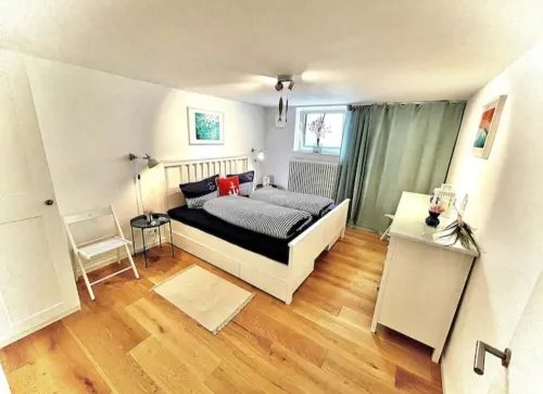 100m2 apartment in a house by the lake + garden near Potsdam 카푸트 호텔