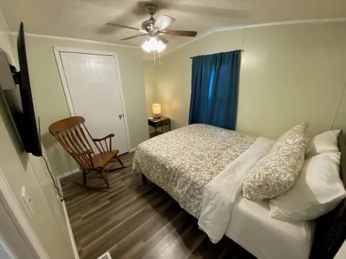 Cozy 3-bedrooms, 2 full bath home  in City Limits of Mount Vernon. Hotels in Mount Vernon