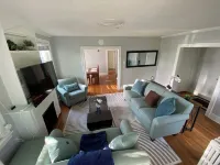 King Bed in 2-bedroom house in lovely Ferndale with AC