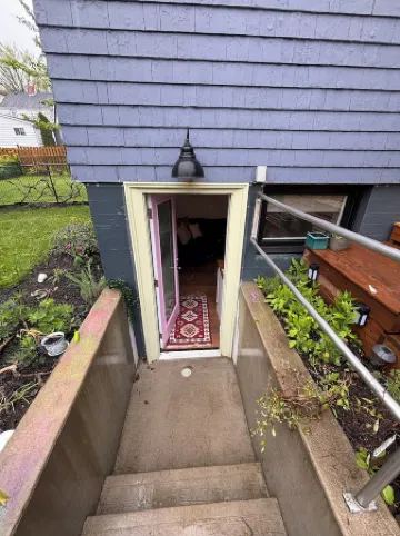 Studio apartment in historic home in walkable west Halifax