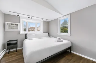 Modern Comfort with Easy NYC Transit Access - Charming Getaway Hotels in der Nähe von Bayonne Park