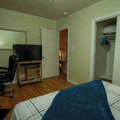 Northeast Heights Nest: Pet-Friendly, Cozy, and Convenient Rooms