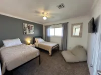 Spacious 4-bedroom, pet friendly, outdoor games, fire pit in charming Fruita Hotels in Fruita