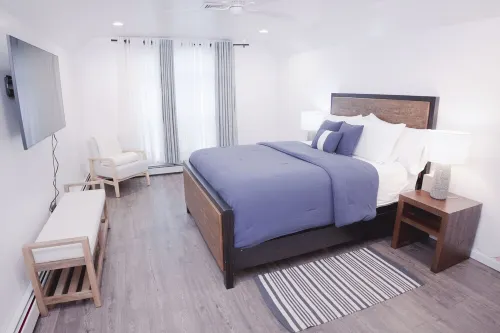 Spotless & Cozy Renovated Loft. Comfort & Convenience in Lake View, NY.