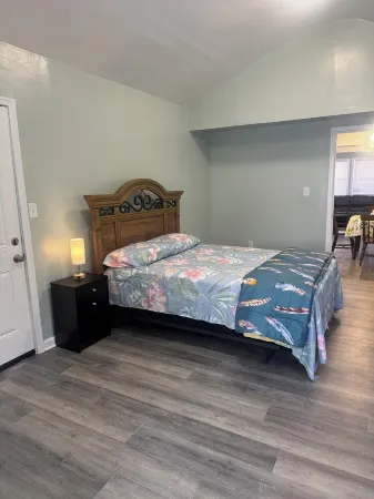 Charming 2-bedroom house with AC, WiFi in tranquil Springdale