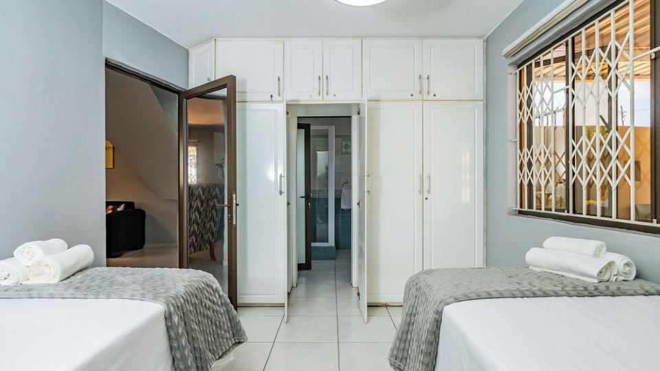 4-bedroom house in charming Durban North with WiFi, AC. Start your vacation now