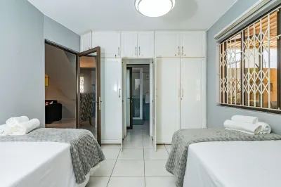 4-bedroom  house in charming Durban North with WiFi, AC. Start your vacation now Hotels near Japanese Gardens