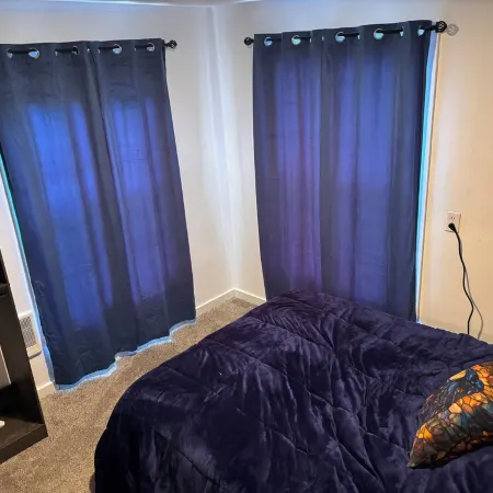 Hogwartz "House Ravenclaw" Themed 2-bd, 1-ba upstairs apartment.