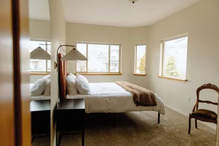 Spacious 5-bedroom townhome in Moscow Отели рядом с достопримечательностью «Парк Лиллиан Вудворт Отнесс»