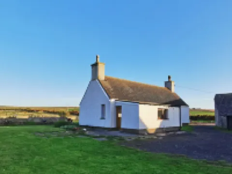 Cosy Highland retreat with countryside and sea views. Hotels in Wick