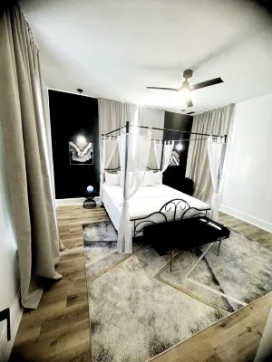 Newport Corporate Exec lodge @Cincy Downtown - 2KG BDs + Large Private Game Yard