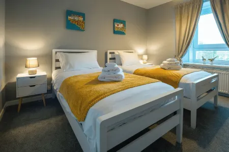 Stunning 3BR Home Parking & Garden –Perfect for Golfers, Near St Andrews Courses Отели в г. Капар