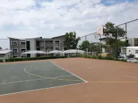 Enchanting apartment with WiFi in vibrant Dainfern, Sandton Hotels in Fourways