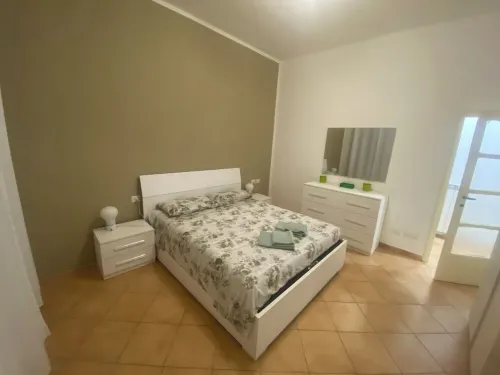 Charming 2-bedroom apartment with WiFi, AC in quaint Colonno Colonno 호텔