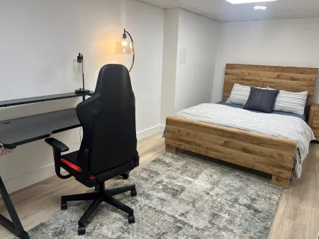 Discount pricing for last summer weekend available! Lakeview 5-bedroom house