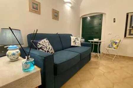 Central house 2 minutes from the Piazzetta and Funicular