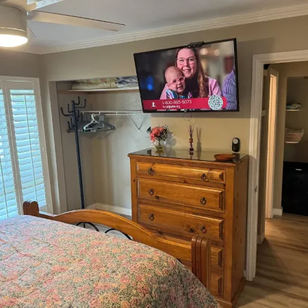 Welcoming One Bedroom Ground Floor condo with WiFi in charming Carpinteria