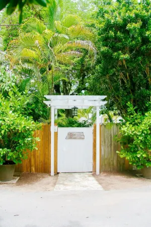 Fig Tree Harbour Island 3 Bedroom Home Отели в г. Данмор-Таун