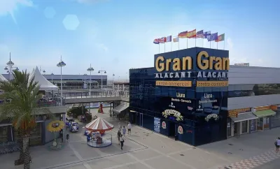 Your home a stone's throw from the beach Hotels near Platja de los Arenales del Sol