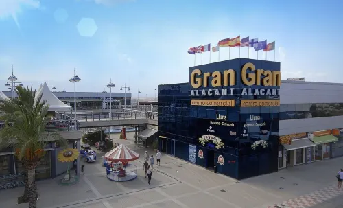 Your home a stone's throw from the beach