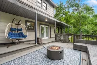 Spacious 4-bedroom Retreat on Table Rock Lake. Darts, Air Hockey, and More!