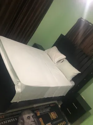 Cozy 2-bedroom apt in charming Santo Domingo Este with WiFi, AC in heart of city Hoteles en 