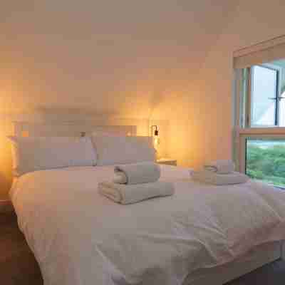 Riverside Haven in Woodbridge | Private Balcony Rooms