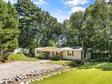 Peachy Pines - Serene Lakefront Cottage w/ Dock