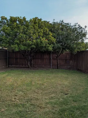 Comfortable 3 Bed 2 bath pet friendly home for 30 day stays Отели в г. Кэрролтон