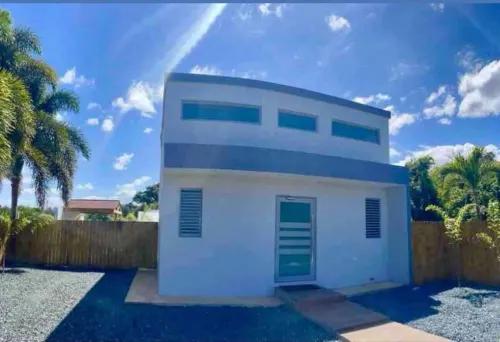 Modern property with private pool.Propiedad modernacon piscina privada.