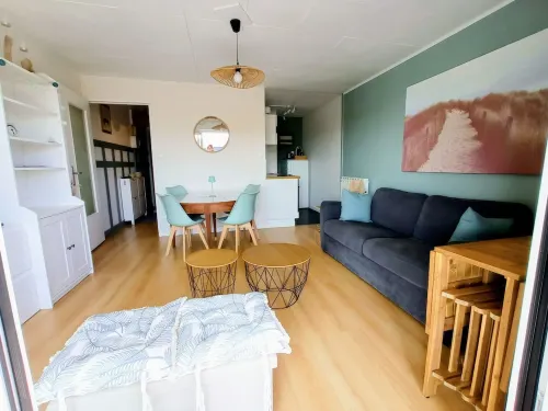 Studio cabin, sleeps 4, on the Sainte Cécile esplanade Hotels in Camiers