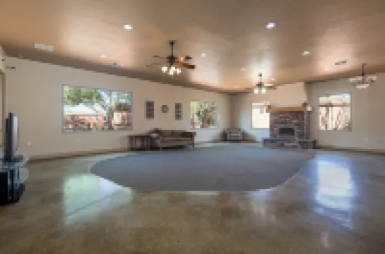 Desert Family Retreat •desert views•dark skies• pool•hot tub• 35 min to Zion•