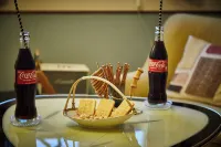 Cozy vacation apartment in the 50s style in Bielefeld. With pinball machine & projector!