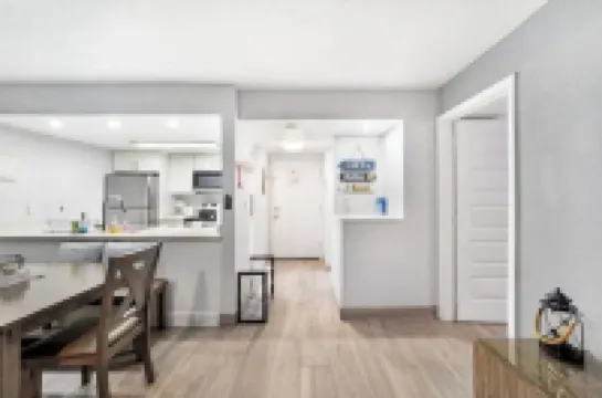 Charming 2-bedroom Beach Access Condo in marvelous Freeport, Lucaya