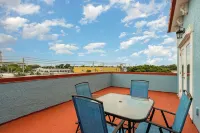 Spacious and Central Downtown Cocoa Village Estate 2 with River Views! Hotels in Cocoa