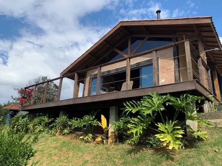 Cozy house in the mountains of Sao Bento Privacy and security Отели в г. Сан-Бенту-ду-Сапукаи