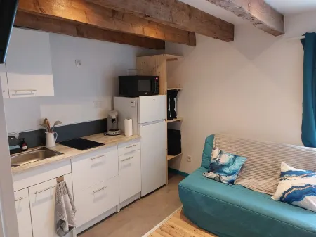 Studio n° 4 Clos saint-Genest Отели в г. Манза