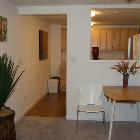 Charming 1-bedroom apartment in marvelous Boulder with gardens all around.