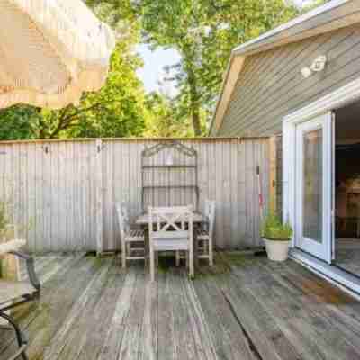 Cozy 2BR Apt w/ Dedicated Home Office & Restoration Hardware Furnishing Hotel Exterior