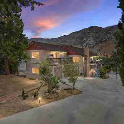 Create and adventure in the heart of Kernville. Hotel Exterior
