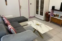 Urban Shelter Hotel a Sarcelles